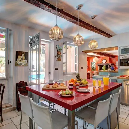 Sleeps 6 Pool Wifi Gaillac