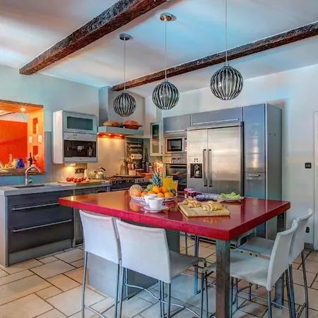 Sleeps 6 Pool Wifi Gaillac