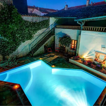 Sleeps 6 Pool Wifi