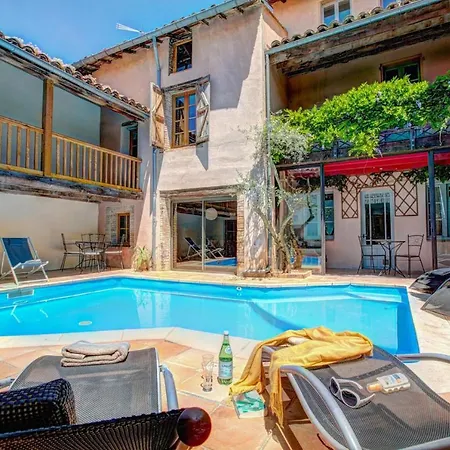 Sleeps 6 Pool Wifi Villa