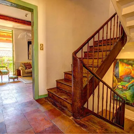 Sleeps 6 Pool Wifi Villa