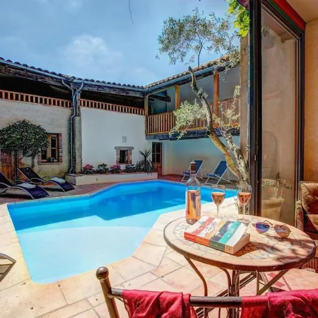 Villa Sleeps 6 Pool Wifi