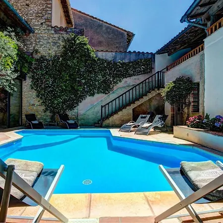 Sleeps 6 Pool Wifi Villa