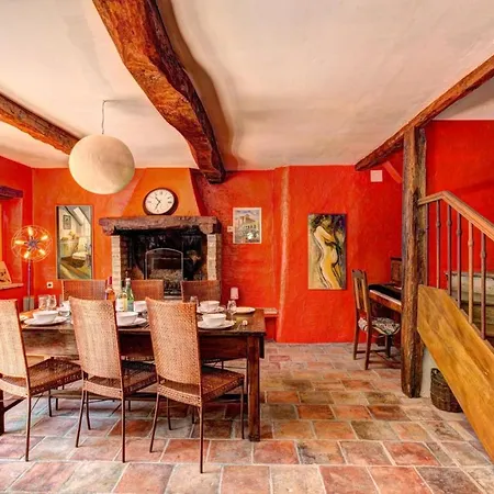 Sleeps 6 Pool Wifi
